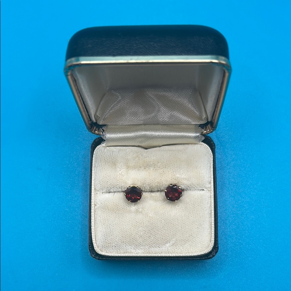 Red Garnet Stud 14K Yellow Gold Earrings in Classic Prong Setting